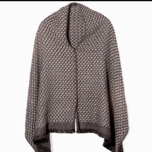 Cortina Poncho Scarf

Previous

￼

￼

￼

￼

￼

￼